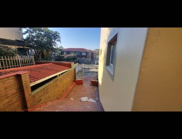 2 BEDROOM APARTMENT TO LET IN GLENWOOD